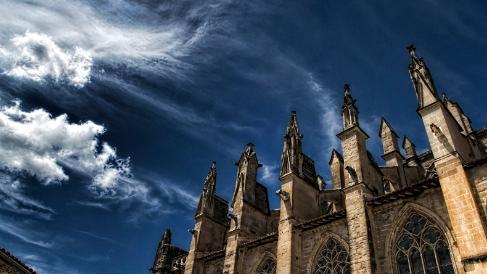 Églises - Cathédrales Dans les églises personne ne prie, sauf les bougies. Christian Bobin