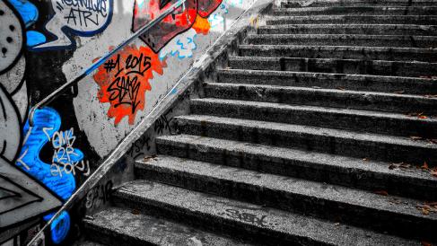 Escaliers Avec un escalier prévu pour la montée on réussit souvent à monter plus bas qu’on ne serait descendu avec un escalier...